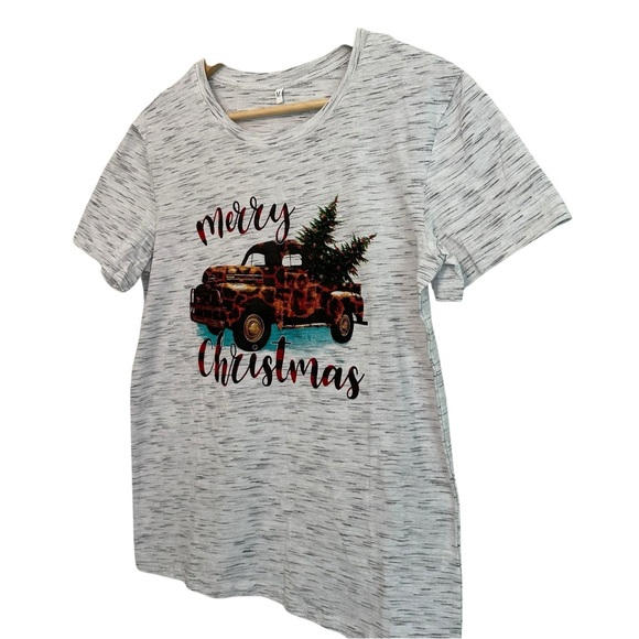 NEW Women's Medium Grey Leopard Truck Merry Christmas Holiday Festive T-Shirt - Picture 3 of 4